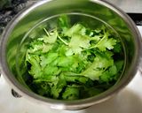 A picture of step 1 of Green garlic leaves chutney (hare lehsun ki chutney).