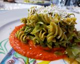 Foto del passaggio 1 della ricetta Fusilli proteici e carciofi su salsa di pomodori secchi