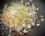 Foto del paso 3 de la receta: Medallón de solomillo con monchetas en salsa de vermouth y huevo frito