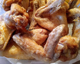 Foto del paso 2 de la receta: Alitas de pollo fritas