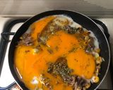 Foto del paso 3 de la receta: Taco 🌮 de huevos con marzorca, carne mechada, queso de almendras, pesto y tomates cherry