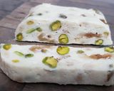 Foto del paso 7 de la receta Trampantojo de turrón. Turrón de queso camembert y frutos secos