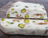 Foto del paso 7 de la receta: Trampantojo de turrón. Turrón de queso camembert y frutos secos