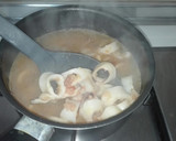 Foto del paso 4 de la receta: Guiso de calamares y mejillones en salsa amarilla