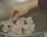 家常快炒∣鮮蝦炒玉米的食譜步驟1照片