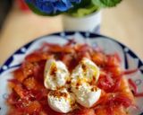 Foto del paso 3 de la receta: Salmón marinado con burrata y aceite de tomate confitado