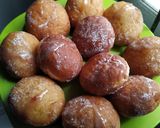 Foto langkah ke 8 dari resep Bomboloni Isi Strawberry.