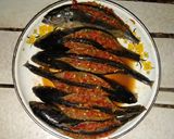 Foto langkah ke 3 dari resep Ikan Caru Goreng isi Cabe.