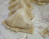 A picture of step 6 of Aloo samosa.