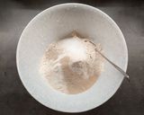 Pihe-puha pizzás csiga kelt tésztából recept fázis 1 fotója