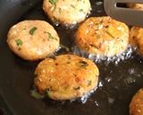 A picture of step 3 of Crispy peanuts Aaloo tikki.