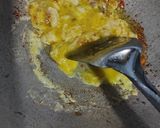 Foto langkah ke 4 dari resep Indomie Goreng Nyemek.