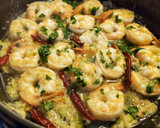 Foto del paso 5 de la receta: Camarones al ajillo🌺