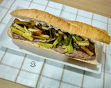 Foto del paso 5 de la receta: Bocadillo de carne de caballo con ajos tiernos y ajoaceite