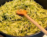 Une image de l'étape 2 de Quiche courgettes mozza.