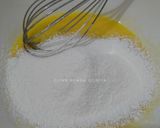 Foto langkah ke 2 dari resep Fluffy japanese pancake.