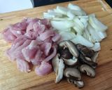 รูปขั้นตอนการทำที่ 1 ของ หมูผัดซอสญี่ปุ่น ไข่ขยี้
