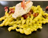 Foto del passaggio 4 della ricetta Busiate con pesto, speck croccante e burrata
