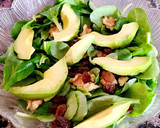 Foto del paso 2 de la receta: Ensalada de canónigos con frutos secos y aguacate