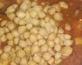 A picture of step 3 of Murg cholay.