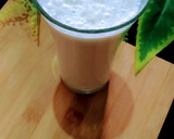 A picture of step 4 of Banana and dates shake.