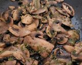 Foto del paso 2 de la receta: Fajitas de butifarra y bacon con champiñones