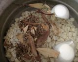 Foto del paso 2 de la receta: Pozole blanco de pollo (con maíz precocido)