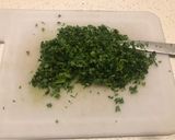 Foto del paso 2 de la receta: Ostiones al pil pil con vino blanco