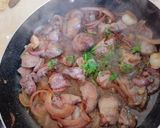 صورة لخطوة 3 من وصفة كبدة الدجاج بالبصل والثوم🧄🧅🌯