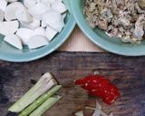 Foto langkah ke 4 dari resep Kerang Baso Ikan Bumbu Kuning.