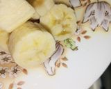 A picture of step 2 of Banana cocoa milkshake.