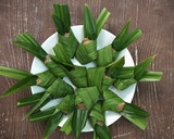 Foto langkah ke 5 dari resep Thai Pandan Chicken (Ayam Goreng Pandan ala Thai).
