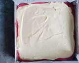 Foto langkah ke 5 dari resep Red velvet cream cheese brownies.