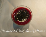 Foto del paso 6 de la receta: Crema de queso con coulís de frambuesas, para San Valentín