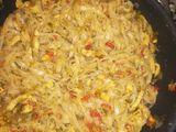 Noodles de arroz con pollo y verduras