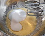Foto del paso 2 de la receta: Bizcocho de yogur con cobertura de chocolate
