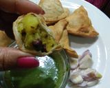 A picture of step 5 of Aloo Samosa.