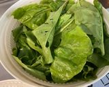 Une image de l'étape 2 de Nouilles à l'oseille, tomates, ail, crème et persil.