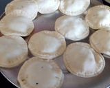 A picture of step 6 of Matar kachori.