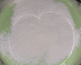 A picture of step 2 of Royal icing Pastries.