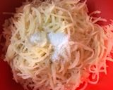 A picture of step 2 of Potatoes pancakes with chicken.