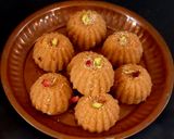 ચુરમા ના લાડુ (Churma Ladoo Recipe In Gujarati) રેસીપી સ્ટેપ4ફોટો