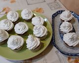 Banános muffin csoki pasztillákkal tejszínhabbal díszítve recept fázis 3 fotója