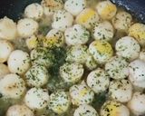 Foto langkah ke 4 dari resep Scallops with Garlic Butter Sauce.