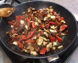 Une image de l'étape 9 de Bœuf sauté au poivron rouge, trevisana et épices italiennes.