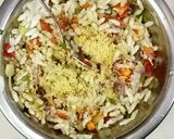 A picture of step 2 of Jhalmuri idli.