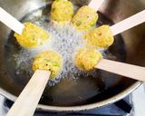 રાઇસ લોલીપોપ (Rice Lolipop Recipe In Gujarati) રેસીપી સ્ટેપ3ફોટો