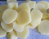 Foto del paso 1 de la receta: Huevos con patatas en adobillo