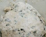 Foto del paso 4 de la receta: Pancitos de ajo y hojas de remolacha