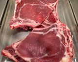 A picture of step 1 of Beef Chop with Pasilla Chile and Green Pepper Sauce.